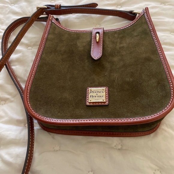 NEW OLIVE Dooney & Bourke Suede Messenger Crossbody Purse Bag Green Brown no tag - Picture 1 of 4